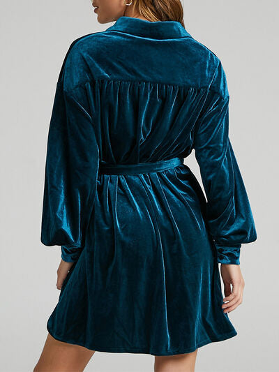 Kurzes Hemdblusenkleid mit Kragen und langen Ärmeln