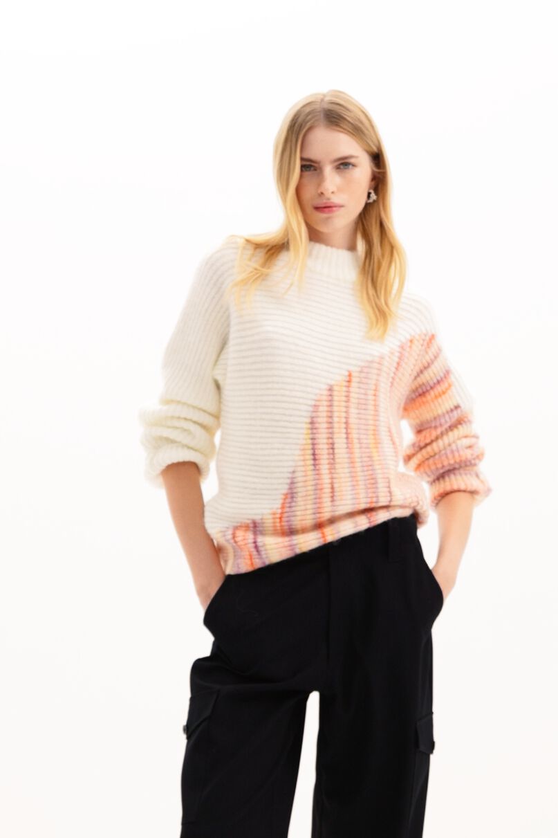 Asymmetric design pullover