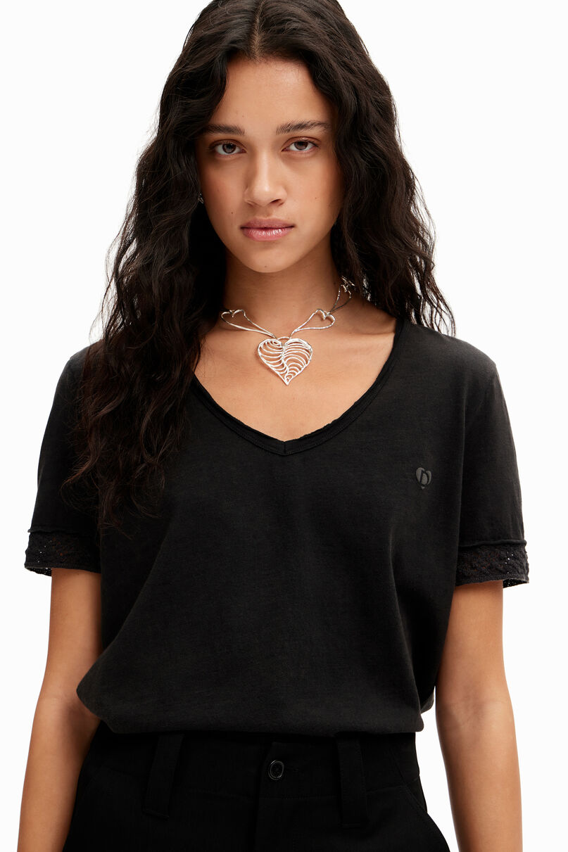 Openwork V-neck T-shirt