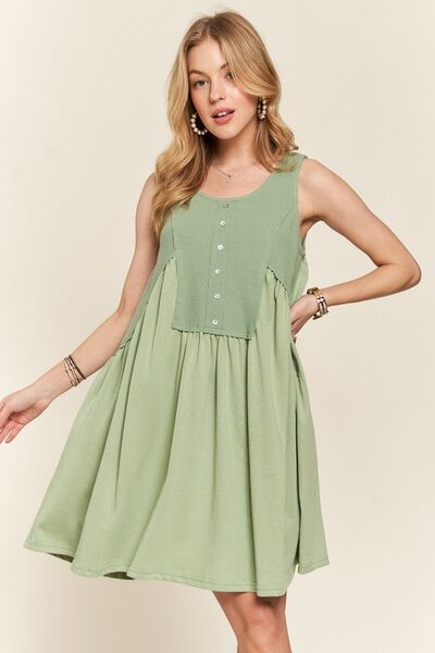 ADORA Dekoratives Knopf-ärmelloses Babydoll-Kleid