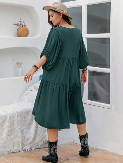 Midi-Kleid mit Ballonärmeln und Bindekragen in großen Größen