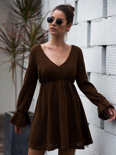 Mini-Kleid mit Volantärmeln und V-Ausschnitt