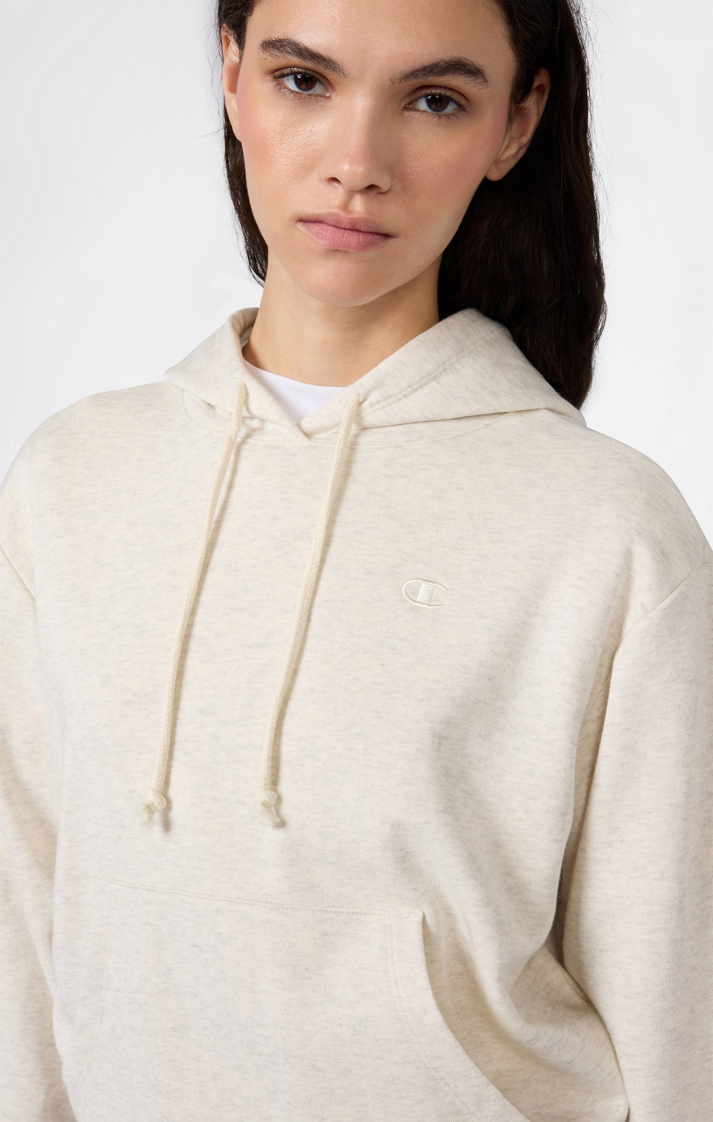 Leichter Kapuzenpullover für Damen mit tonalen gestickten C-Logo-Symbolen