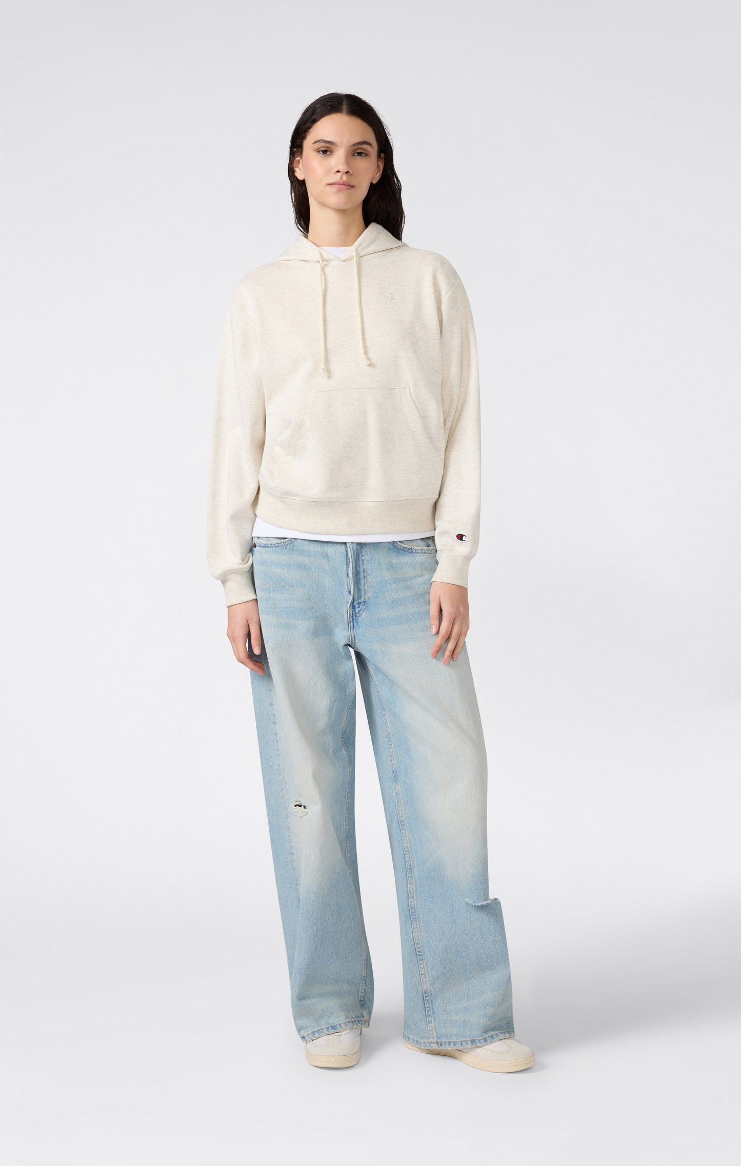 Leichter Kapuzenpullover für Damen mit tonalen gestickten C-Logo-Symbolen