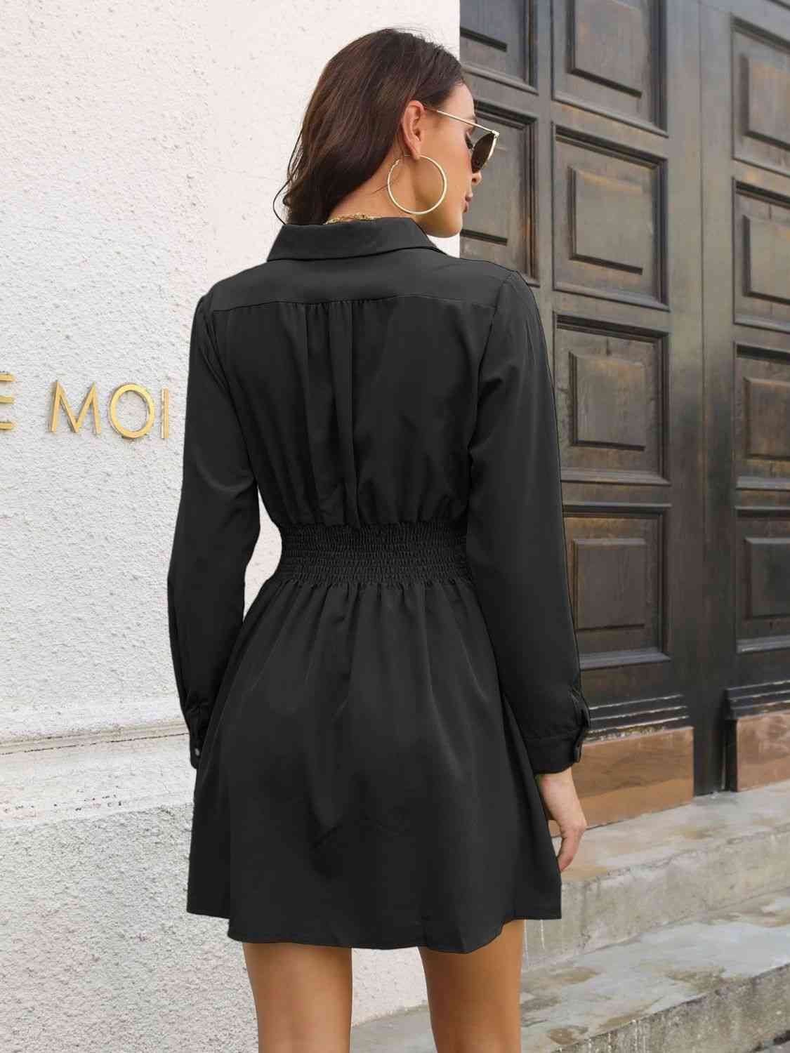 Minikleid mit Johnny-Kragen, gesmokter Taille und langen Ärmeln