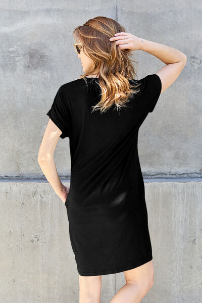 Basic Bae Bambus Rundhals-Kurzarmkleid in voller Größe mit Taschen